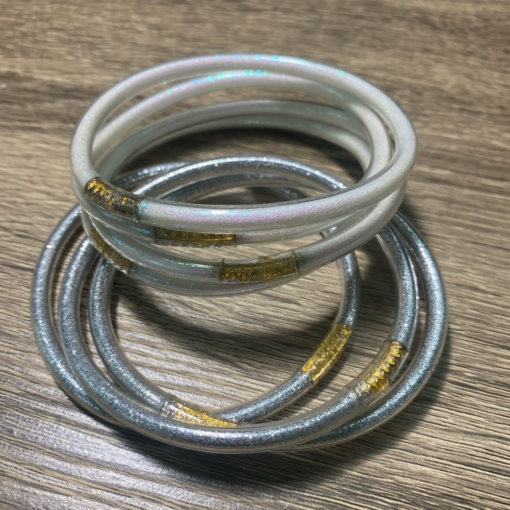 White & silver bracelets ✨ - Picture 2 of 3